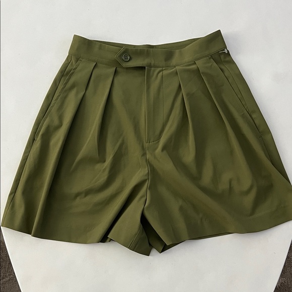Malbon Marina Pleated Golf Shorts Green ( Rare) Size 2